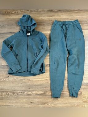 Nike Tech Fleece Windrunner Full-Zip Hoodie & Joggers Set Green XS Women Sporty